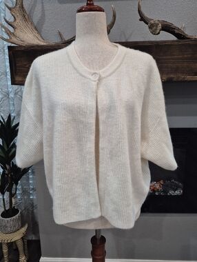 Daily Drills Cream Short-Sleeve Ribbed Cardigan Size M/L In Excellent Condition